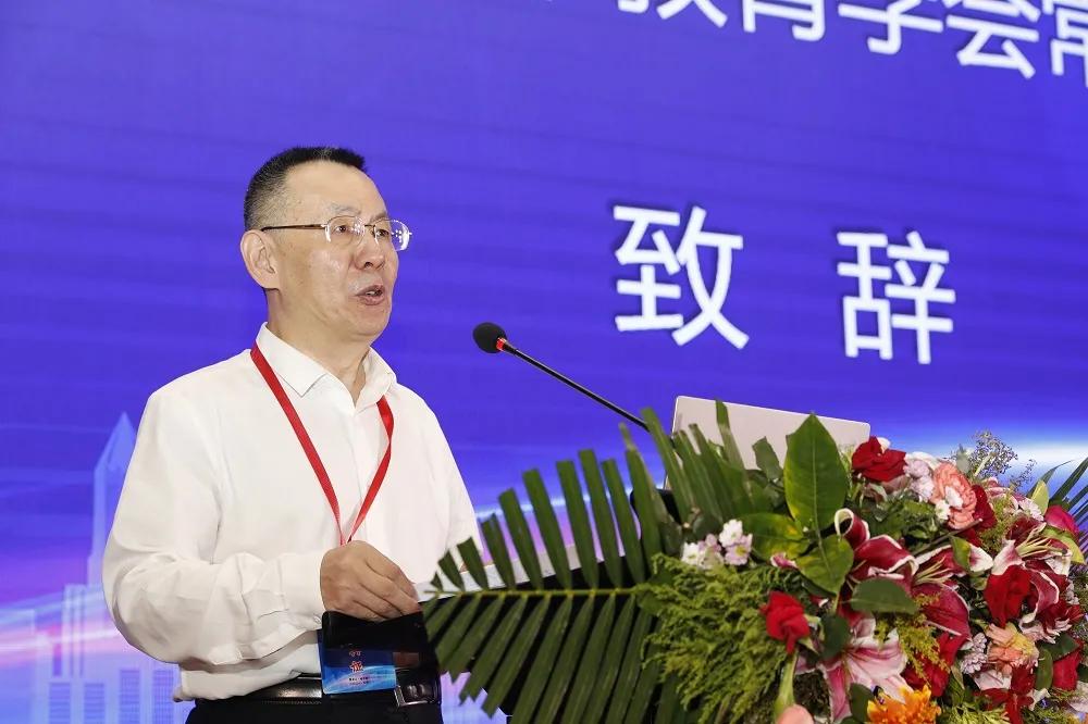 中国职教学会现代农业职业技术教育专业委员会第四次会员代表大会暨2021年学术论坛在哈尔滨举行(图5)