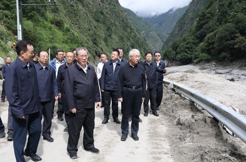 李强在西藏吉隆指导抢险救援和应急处置工作